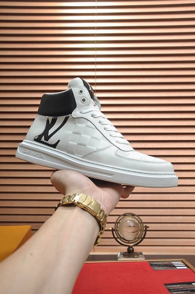 louis Vuitton 全羊皮内里 Lv高帮.路易威登官网同款原单爆款 Lv原工厂牛皮1：1原板 羊皮内里鞋面进口牛皮。身配件一比一开模 专柜品质 亲们你还