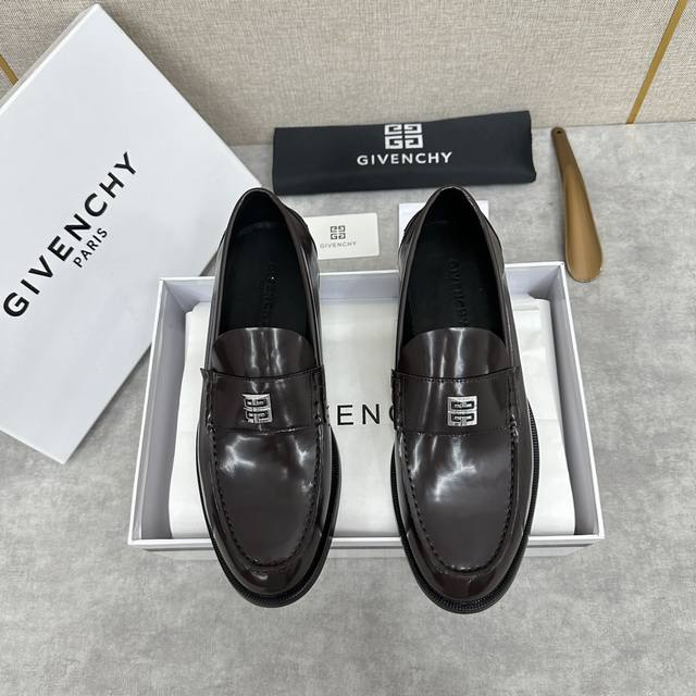 Gvx 新品 纪梵*希 男士乐福鞋皮鞋 采用进口牛皮 开边珠亮 翻毛皮皮打造 一脚蹬便鞋 品牌4G五金扣贯穿鞋面 一脚蹬穿着 进口水染牛皮内里 牛皮垫脚原版真皮