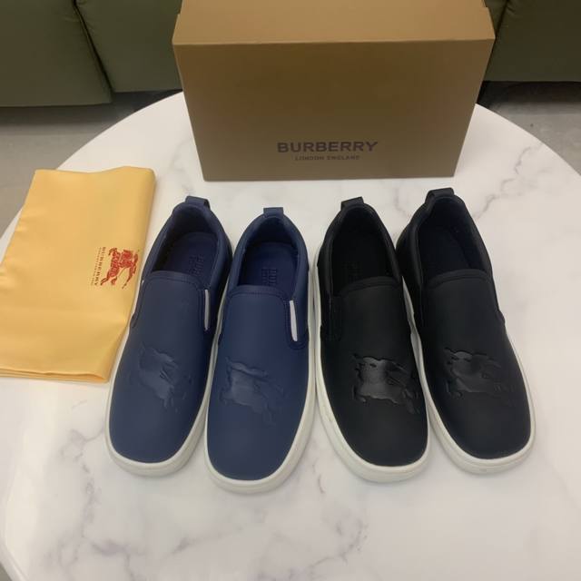 工厂价 ，B家新品上市，进口小牛皮，经典菱格花纹压花，B家工艺，，高端大气上档次，上脚舒适，穿着百搭，立体感十足，2色可选 ，尺码：38-44 37.45、可订