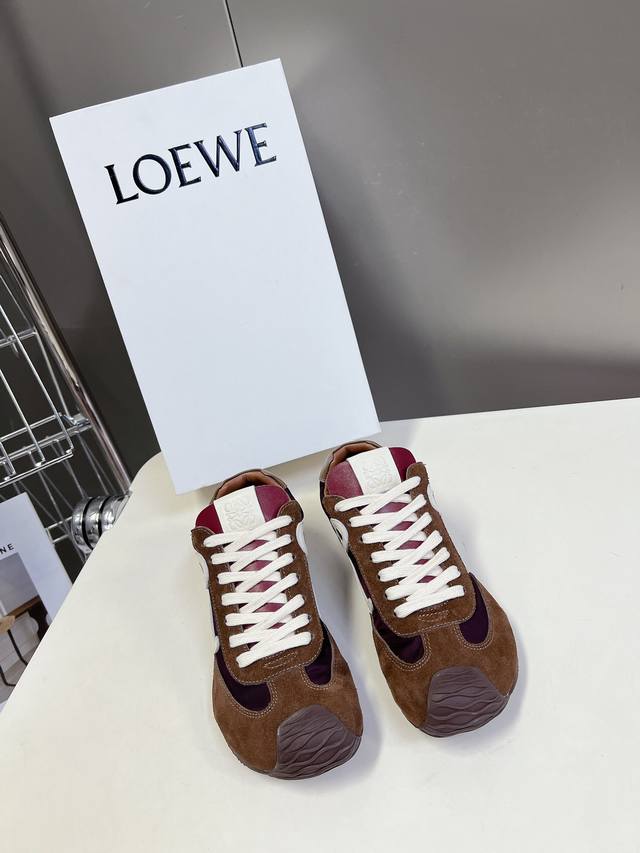 男装10 Loewe罗意威专柜同步2.0升级版 情侣款系列最新配色，阿甘鞋、德训鞋、运动鞋 小红书好物分享；实在是太美太好穿太舒服太百搭啦 鞋子很轻便，逛街暴走