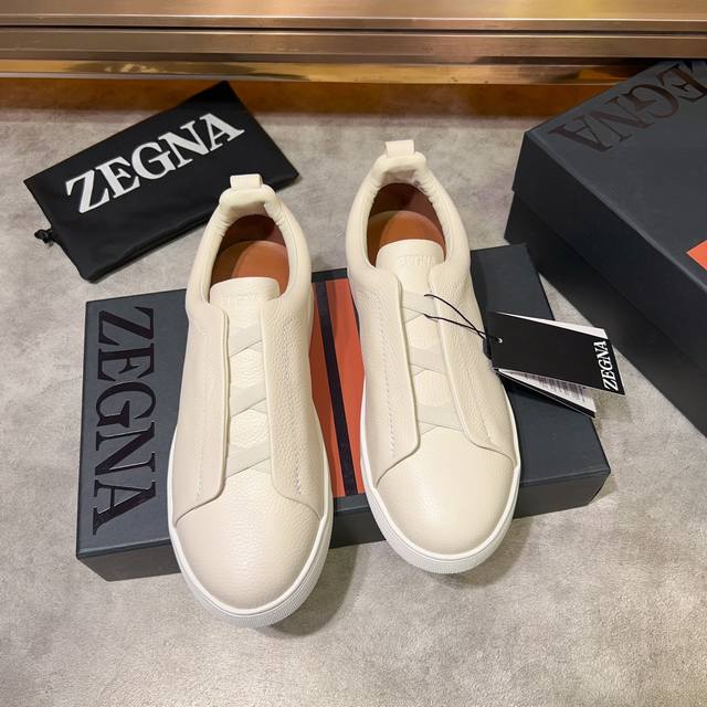 Ermenegildo Zegna 杰尼亚 光滑皮革 Tiziano 低帮运动鞋 这款tiziano 低帮运动鞋摔花纹牛皮制成，饰以丰富的工艺细节，如骆马红棕色