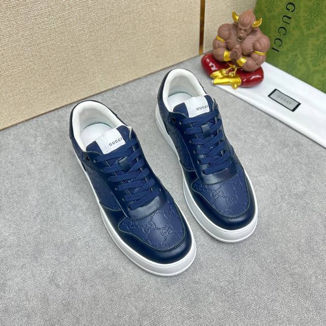 工厂价 Gucci 古奇官网男士休闲鞋同步款，鞋面选用牛皮配进口新品牌元素 古奇，彰显不俗的气息，设计简约套脚款型 超级百搭 内里皮，气垫橡胶大底 ，2个颜色可