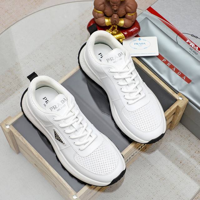 工厂价 普拉达 Prada 专柜1:1原版复刻，质量绝对原版大底，优质进口橡，耐磨防滑,永不脱胶，鞋面材质：进口牛皮防滑橡胶大底，官网材料、内里材质：羊皮内里,