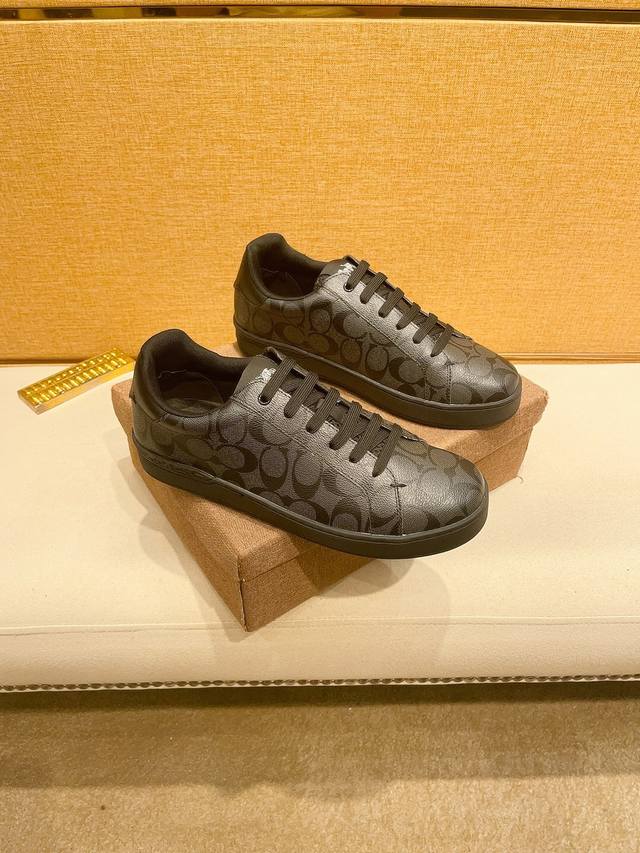 工厂价 Dior 迪奥最新休闲男鞋，欢迎1:1对比，爆单款香港专柜休闲鞋，专柜品质，支持验货，优质做工，鞋面采用意大利进口牛皮搭配飞织面料，透气羊皮内里，原版时