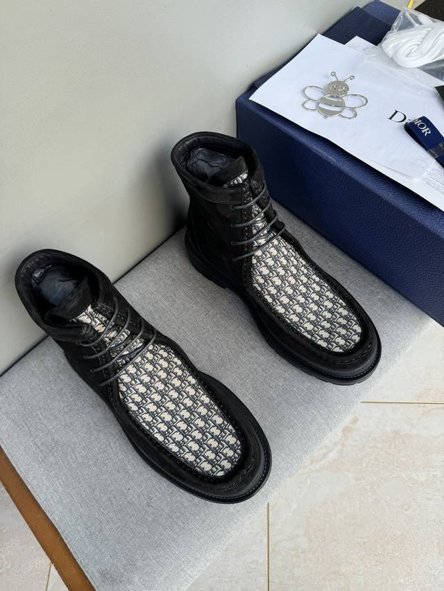 dior～冬季系列，原版1比1开发 休闲男士皮鞋 重金打造，鞋靴选用进口牛皮+进口dior专用布料 不易变形黑色牛皮内里 Dior大五金镶嵌 原版tpu抽真空大