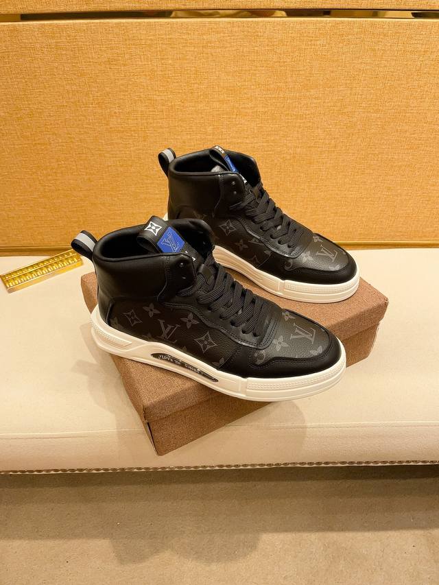 工厂价 高帮 Lv 路易威登顶级新款专柜同步发售，鞋面意大利进口头层牛皮。全进口真皮内里，完全1比1复刻，鞋底：原厂特供原版底，独家活动成型底超级舒适，原厂跟单