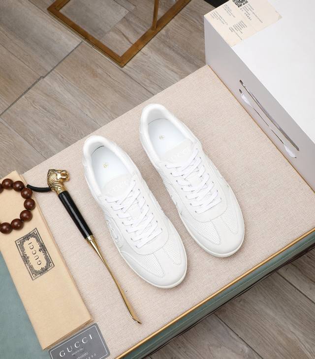 出厂价 Gucci2024年最新款 专柜同步发售，意大利进口原版小牛皮，真皮内里， 凸显高端 贵气 档次 做工考究，鞋底：原厂特供原版底，独家双层活动成型底超级