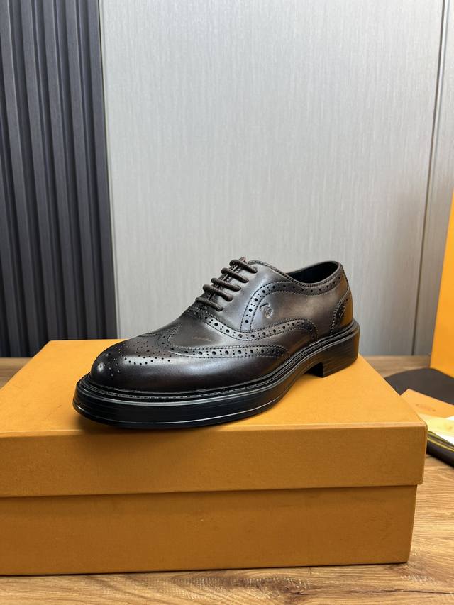 工厂价 Tod'S 托德斯男士正装休闲皮鞋，采用头层牛皮制作，质感超强，正面饰以经典品牌logo，原版橡胶防滑大底，脚感舒适，经久耐穿！ Size：38-44