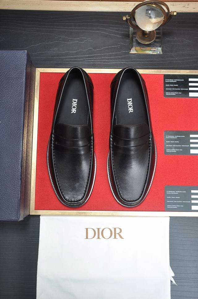 出厂价 Dior 牛皮内里 迪奥原版1:1高品质出厂，进口原版料，进口版原牛皮，水染牛皮内里，原版tpu大底，码数:38-44
