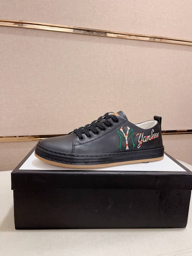 工厂价 Gucci 古奇 顶级新款高帮专柜同步发售，鞋面意大利进口头层牛皮，全进口羊皮内里，完全1比1复刻，鞋底：原厂特供原版底，独家活动成型底超级舒适，原厂跟