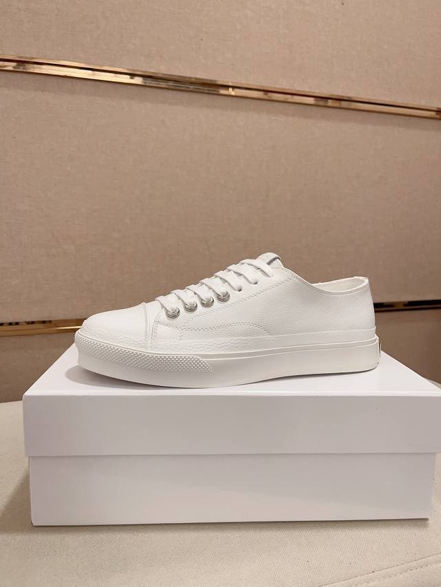 工厂价: G～家专柜新品牛货来袭纪梵希低帮男运动鞋，原版进口牛皮、 内里羊皮 ，橡胶大底 专业严谨工艺 彰显尊贵绅士品味 ，标准码38 44 可定做45不退换