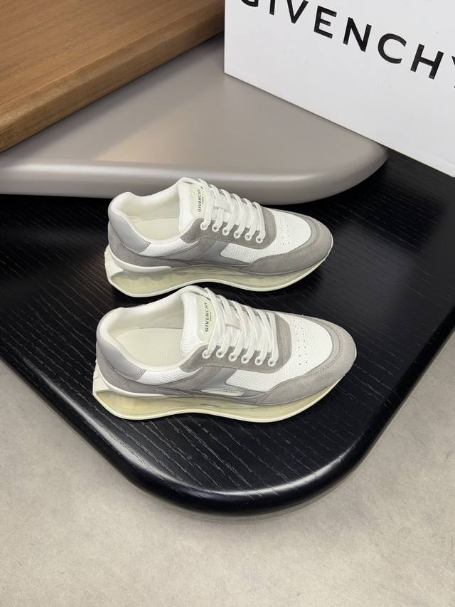 givenchy 纪梵希 -高端品质 原单之经典休闲运动鞋 -鞋面：纳帕小牛皮、摔纹小牛皮、反绒小牛皮、鞋舌.鞋身车缝品牌塑胶logo -内里：水染牛皮 -大底
