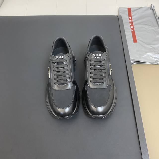 顶级代购 普 炸街男神新品运动休闲鞋专柜同步，鞋面意大利进口帆布面料，进口牛皮内里垫，柔软舒适，鞋底：原厂特供原版底，独家活动成型底超级舒适，原厂跟单货，高品质