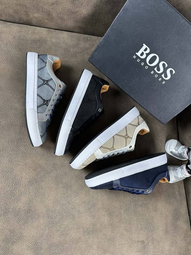 工厂价： Boss 运动男鞋，以经典的设计成为永不落幕的时尚宠儿，经典的休闲造型。采用进口透气面，太阳]品牌专用大底，Tpu耐磨超轻大底，轻便，整体设计和谐统一