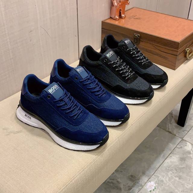 新款: 厂价: Boss* 最新爆款休闲鞋，顶端品牌奢侈～代购，顶级～质量。鞋面選用进口透气牛皮搭配材质透气羊皮垫脚 精细做工。原版个性时尚柔软橡膠耐磨防滑大底