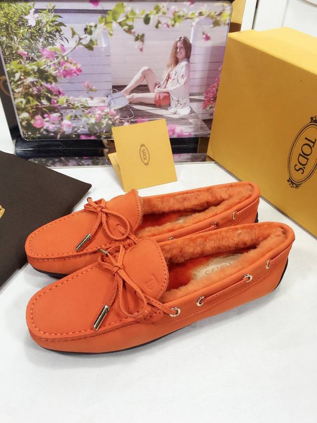 tod'S托德斯豆豆女款配毛05035 最高品质 配全套包装 材质:进口鹿皮+优质牛皮内里 特点:舒适 优雅 时尚 纯手工制作 打造最适合你的完美鞋履 颜色: