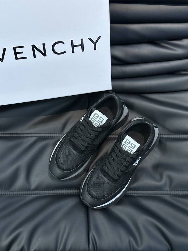 givinch* 新品男士厚底增高休闲运动鞋，鞋面高品质小牛皮拼接透气网面制成！上脚效果帅气有型，增高5Cm，提升气场，鞋身撞色拼接设计，饰有4G Logo标志