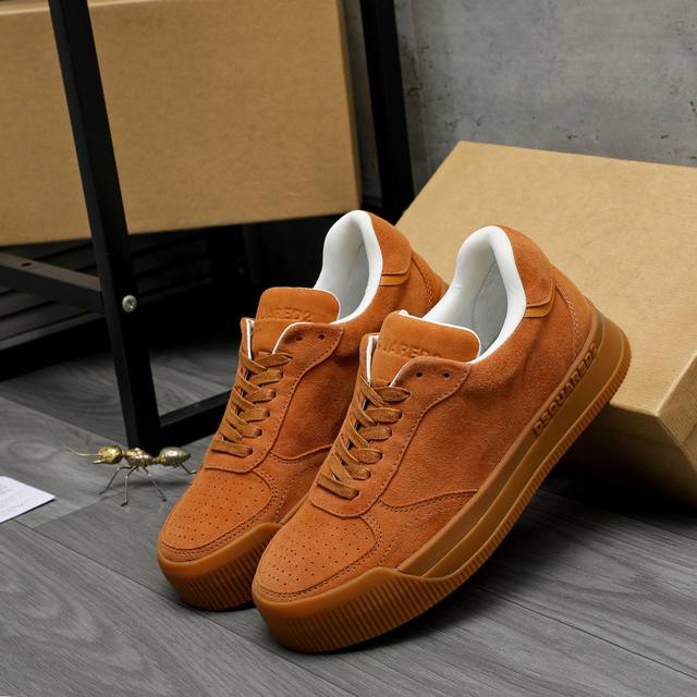 商品商标：Dsquared2 情侣款休闲鞋 正码码数: 女款 35 －40 男款38－46 商品材料：精选磨砂牛皮鞋面 弹力网内里 原版大底