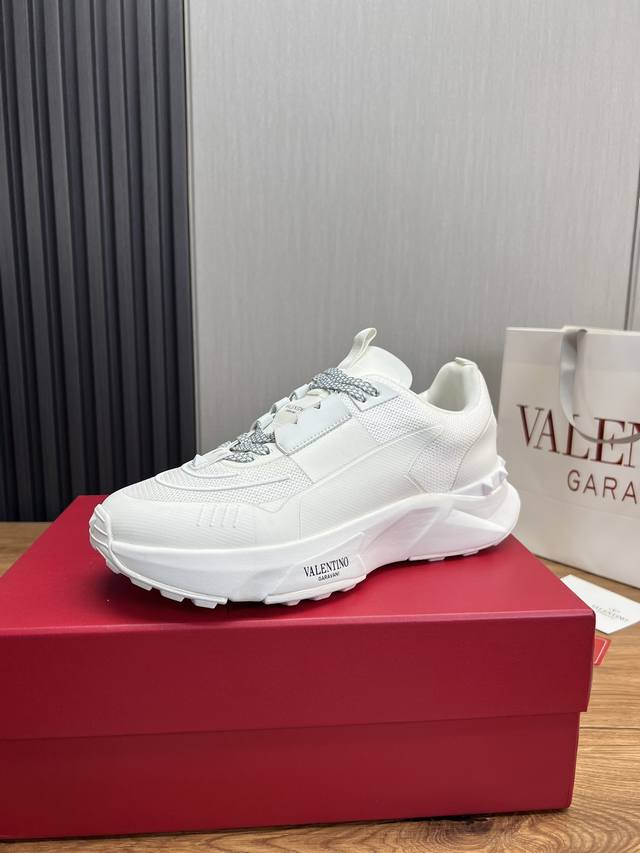 工厂价 华伦天奴 Valentino 爆款热卖 专柜同歩1:1出货 进口牛皮拼接+舒适网内里 休闲时尚运动鞋 做工精致 原版原厂大底 38-44 45定做不退换