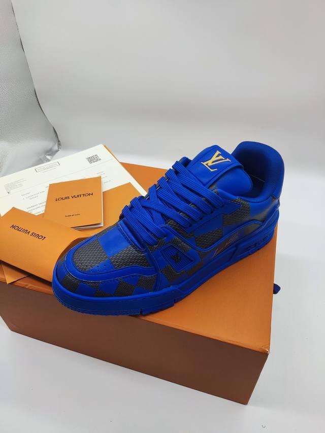 lv-Trainer路易-威登 Pk市场一切版本 情侣款 走秀新款 篮球板鞋 代购品质 原版1：1开发复刻！！上脚非常舒适 做工精细 鞋面由意大利进口小牛皮拼接
