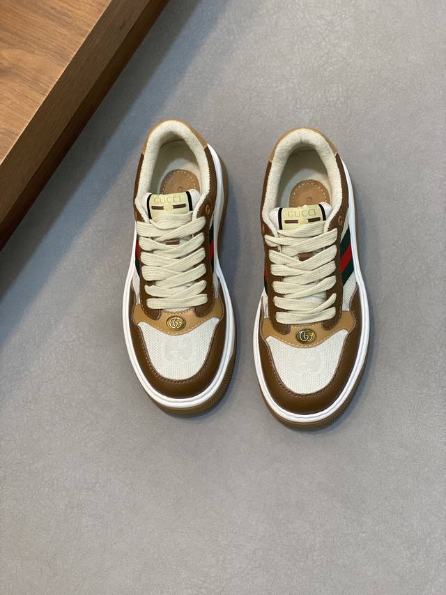 gucci 古驰 -高端品质 原单 -鞋面：纳帕小牛皮、荔纹小牛皮、电脑刺绣品牌图腾 -内里：水染牛皮 -大底：超轻tpu 橡胶；双色成型大底 -超高品控 做工