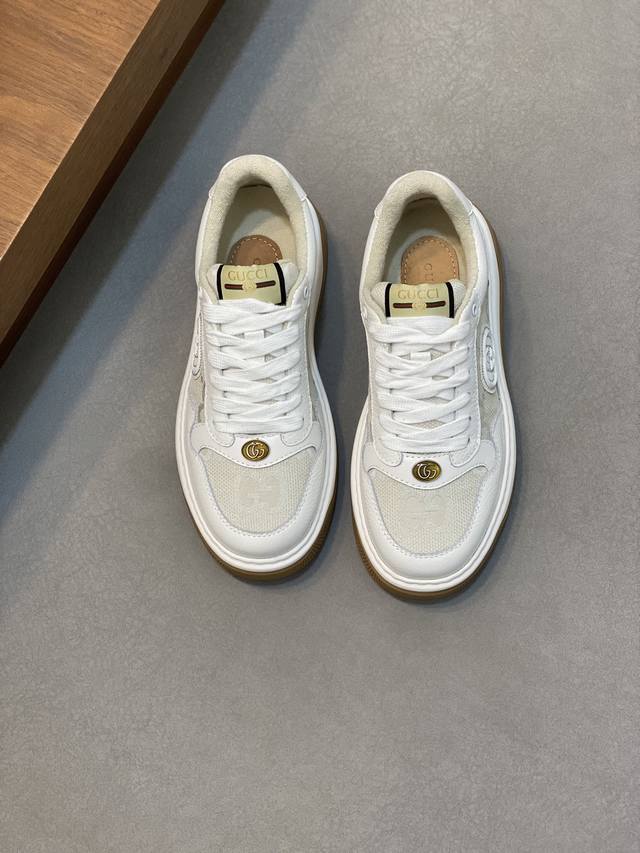 gucci 古驰 -高端品质 原单 -鞋面：纳帕小牛皮、荔纹小牛皮、电脑刺绣品牌图腾 -内里：水染牛皮 -大底：超轻tpu 橡胶；双色成型大底 -超高品控 做工