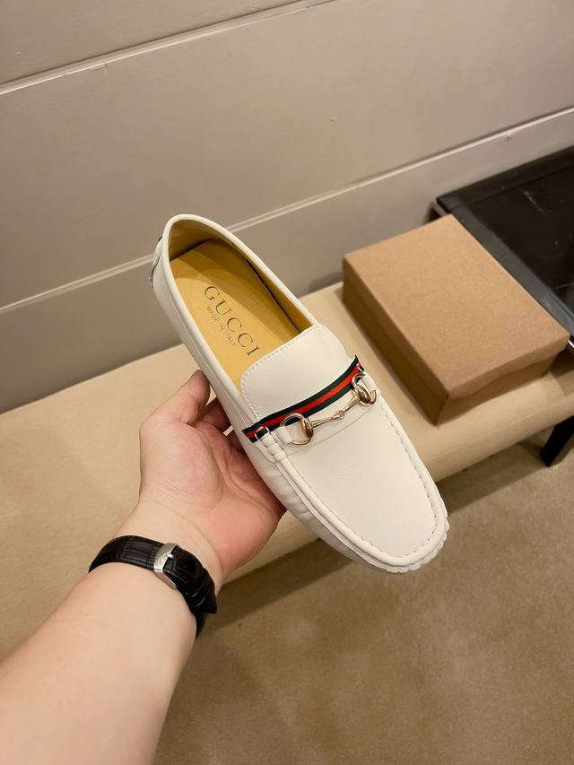 实价 Gucci 古奇官方旗舰店新款高端豆豆鞋，意大利名模贵族们棒棒款，时尚界的佼佼者，无可超越，明星周杰伦同款，原单正品，采用进口原版牛皮+原版牛皮内里。法国