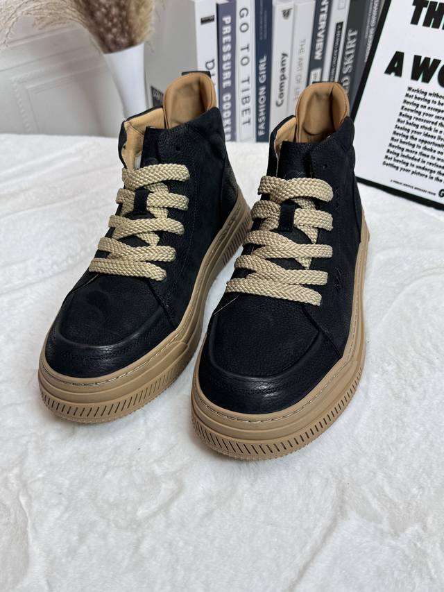 出厂价: 澳洲进口加厚羊毛 品牌：Ugg正品代购 尺码：38-44 等级： 官网1:1 材料： 头层真皮防水防冻鞋面 真毛内里 原版防滑 柔软 耐磨大底 款式类
