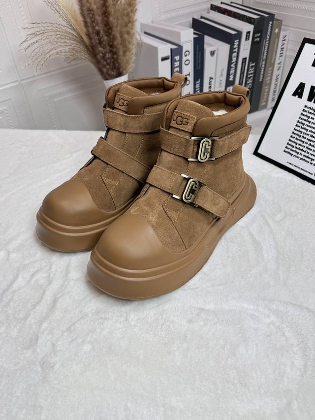 u*G雪地靴 现货好拿 厂价 大头机车靴秋冬女性必备.保暖神器 源自澳洲，百搭2024新款，隆丰a级羊毛，顶级品质.反毛牛皮面料，与羊毛的绝美匹配， 高弹发泡鞋