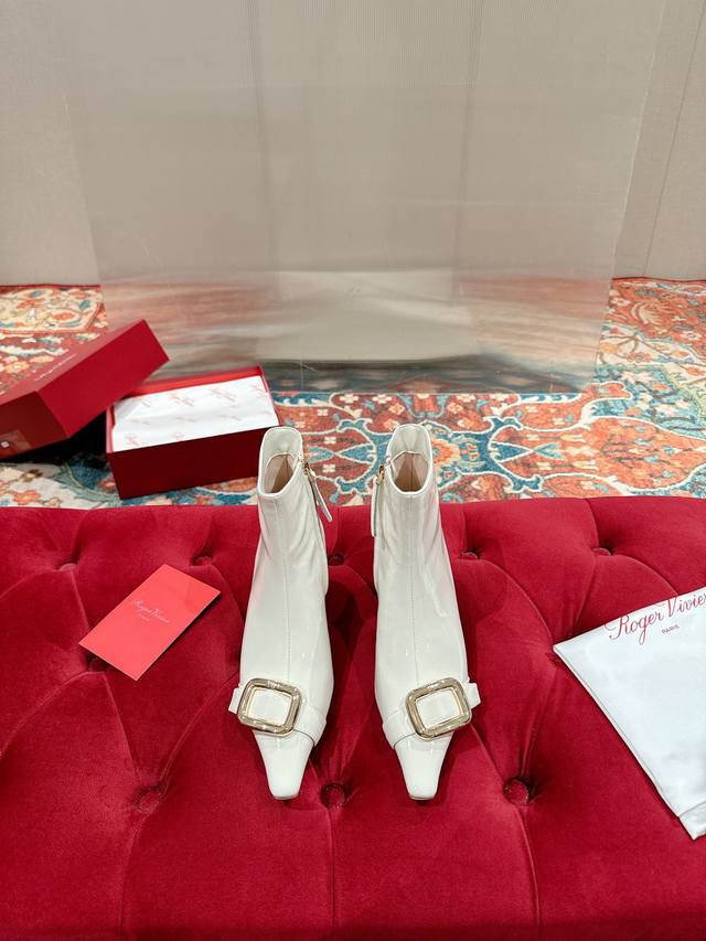 Roger Vivier｜Rv经典秋冬 高跟方扣短靴系列 鞋面采用原厂小牛漆皮 内里垫脚混种羊皮 意大利进口牛皮大底 Size:35-39 40定制 不退换