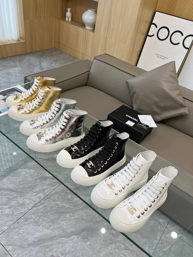chanel 早春新款王炸爆款包头高帮金银大王，爆进行中 小香c家新款系带休闲鞋 ，本季必入款， 1:1定制，米兰走秀主推款 原版开模 ，凹凸感超强！Tpu立体