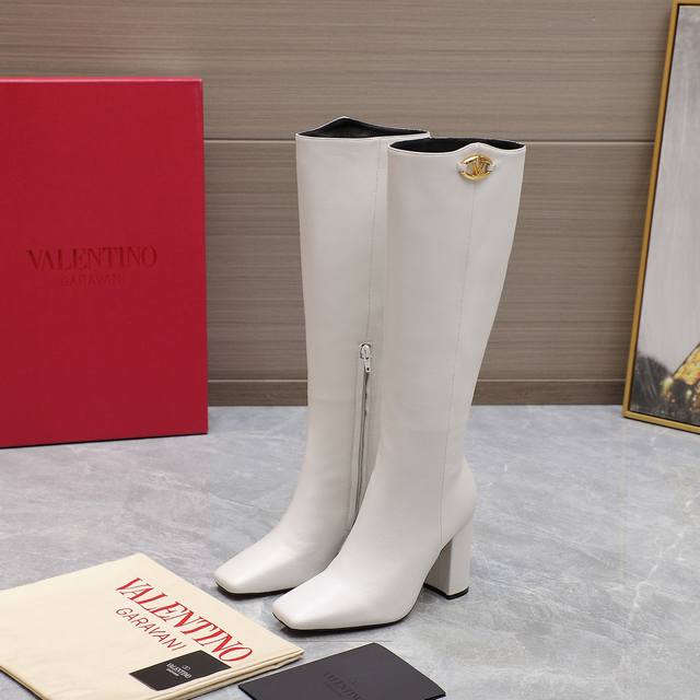 代购级 24Ss 秋冬新款 华伦天奴valentino 方头 V扣骑士靴 华伦天奴专柜最新款 顶级版本 绝对史上最强货 欢迎对比大底采用意大利进口真皮大底 舒适