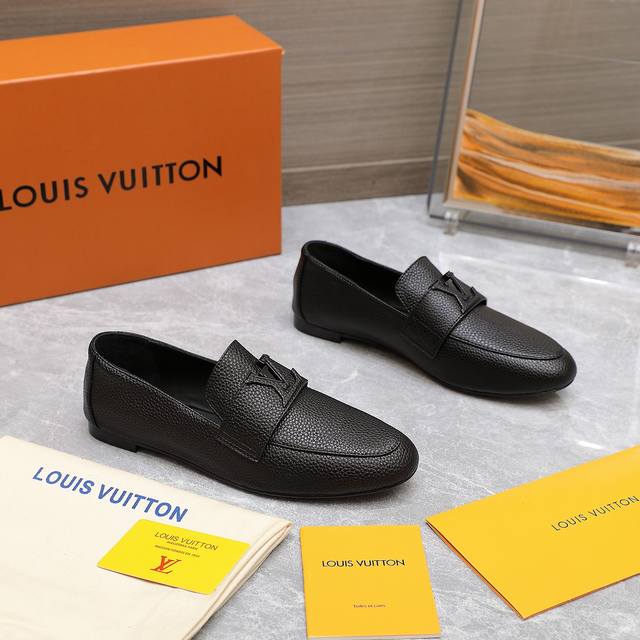 lv 路易威登22 2024 早秋新款 顶级版本 专柜主打最新款 平底乐福鞋 硬货上新 原版开模手工包扣+电镀工艺满满的工艺 代购级别！高级感十足！国内外博主刷