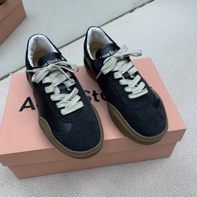 Acne Studios 市面最高版欢迎对比，德训鞋；运动鞋 德训运动鞋风格，简约素面系列，绑带低帮设计，烫印星星图案点缀，后帮高频波钢印logo徽标 原版进口