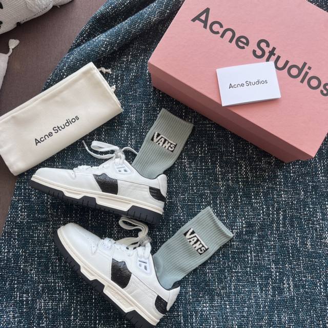 acne Studios Ss23 Face最新高颜值小白鞋，专柜购版顶级复原&博客店主各大明星纷纷种草以80年代的经典球鞋作为设计灵感，将标志性的设计在鞋扣鞋