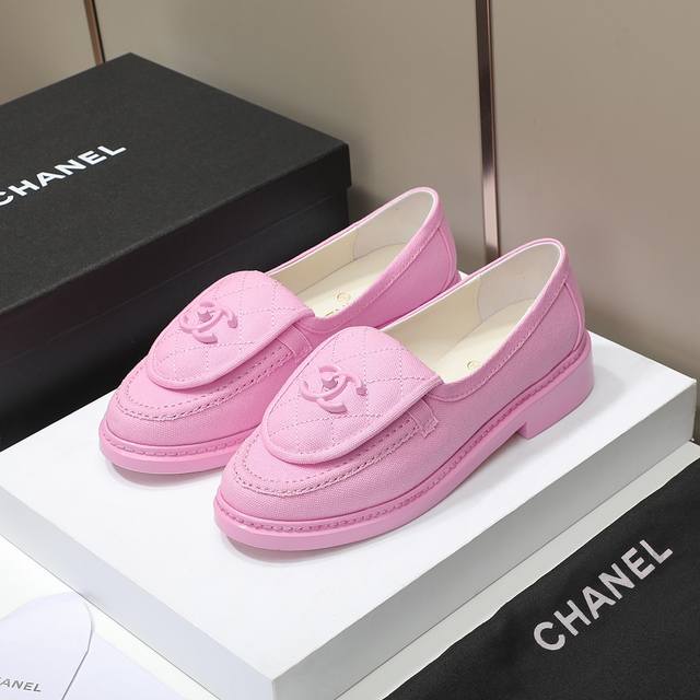 cc小香fw早春新款秋鞋单鞋乐福鞋系列____香奶奶春季必备款，女神系列，拥有香家特色优雅名媛气质，超级耐看，让人无法抗拒，心动ing 鞋面：彩用原版进口牛仔，