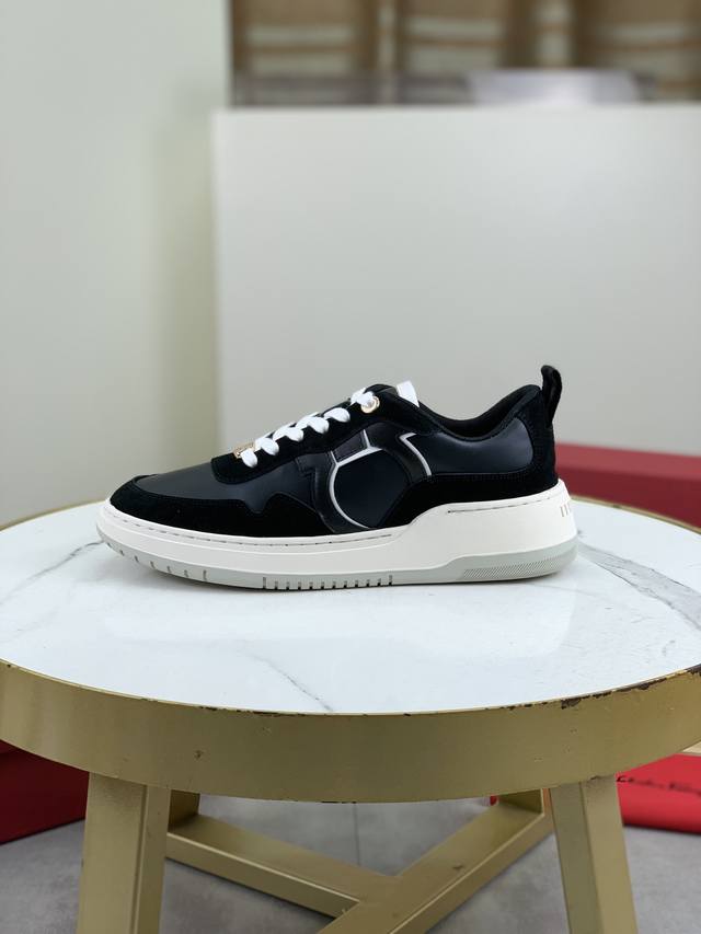 工厂价 顶级品质 Salvatore Ferragamo 菲拉格慕商务休闲鞋，1:1顶级代购品质，鞋面进口精选原版小牛皮，内里垫脚均用进口原版水染牛皮，进口原版