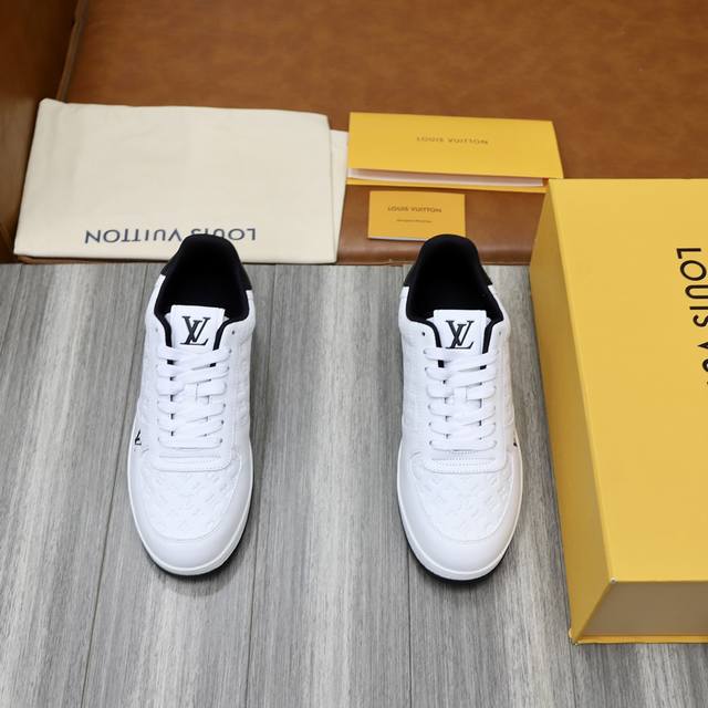 出厂价： 顶级原单 品牌： Louis Vuitton Lv.路易威登 材质： 原工厂牛皮压花1：1轻便柔软原板大底 舒适内里 款式类型：休闲运动 板鞋 等级：
