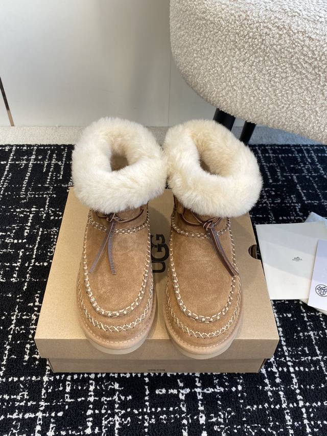 代购级短筒 中筒 Ugg.皮毛一体雪地靴 看多了经典款 需要一些点缀 今年特别爱毛线编织 成为寒冬流行穿搭的主流趋势 漫长的冬日还有什么比舒适度保暖更渴求呢 S