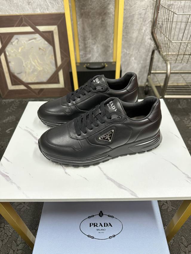 Prada-普拉达 奢牌运动休闲鞋，进口原版牛皮材质，牛皮内里 高档舒适，原版大底轻盈耐磨！纯手工制作，细节决定品质！38-45 38、45定做不退换 A3
