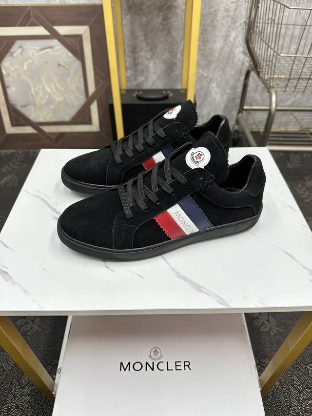 Moncler 休闲运动鞋，头层牛皮搭进口网布面料柔软舒适透气 一脚蹬设计理念合脚大气 真头层羊皮内里透气 橡胶大底耐磨防滑舒适度非常不错size:38-46