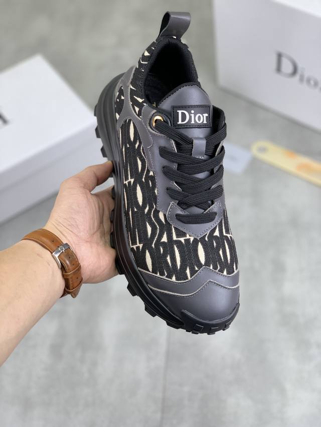 工厂价 实价 Dior 2024迪奥原版系带低帮男鞋 经典款休闲鞋本款是官方主打经典款，1:1质量，原厂名师制作，采用优质牛皮配原版材料舒适透气网布內里猪皮鞋垫
