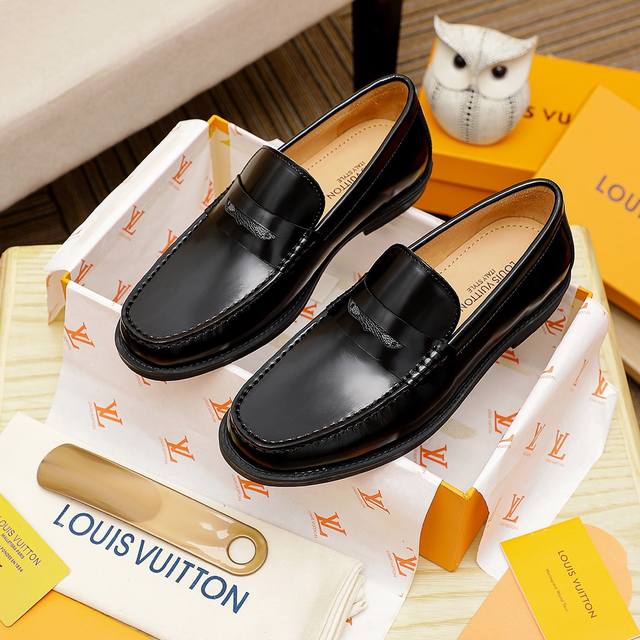 工厂价 Louis Vuitton 里 路易威登 新款男士休闲商务皮鞋官网原版复制，鞋面采用进口官网1:1材料制作意大利牛皮面，水染内里绝非一般的工艺制造，大厂