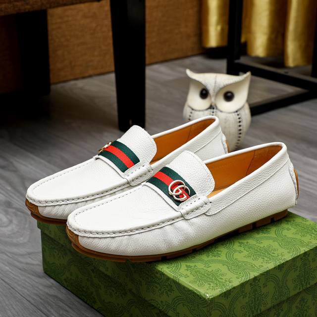 工厂价 Gucci 古驰官网同步最新款鞋面采用进口牛皮，皮内里，橡胶大底，顶级手工一针一线做工精细绝对满足那些追求高奢品质的完美主义型男 2色可选，码数38-4
