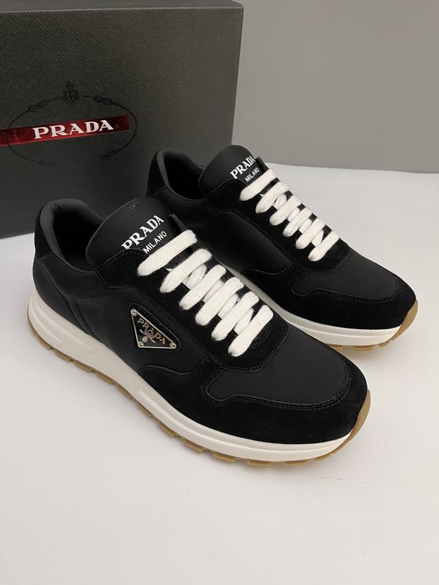 prax 01 Delavé绒面皮革和再生尼龙运动鞋 此是意大利著名的奢侈品品牌，历史起源于1913年，而且是以制造高级皮革制品起家的～鞋可以说是未出先火，一是