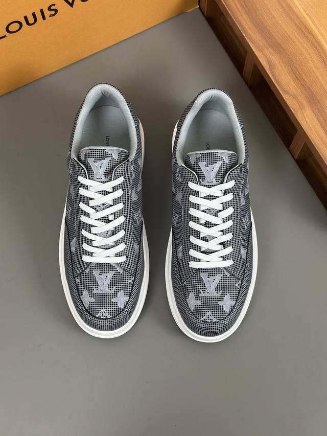 louis Vuitton 路易威登 -高端品质 原单 -鞋面：意大利进口小牛皮、高周波品牌logo -内里：透气网布内里，吸汗网布垫脚 -大底：超轻tpu发泡