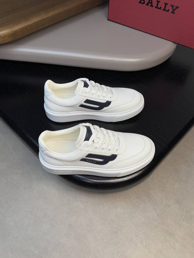 bally 巴利 -高端品质 原单 -鞋面：纳帕小牛皮、鞋身车缝品牌图腾.丝印品牌logo -内里：水染牛皮 -大底：超轻tpu发泡；成型大底 -超高品控 做工