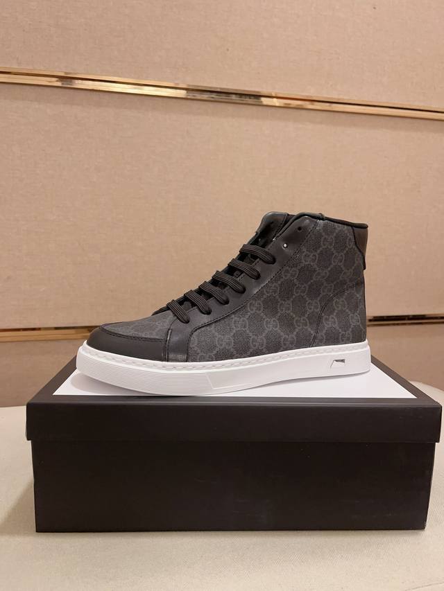 工厂价 高品质新款 高帮gucci 古奇 专柜同步上市， 新款男鞋、面料精选进口牛皮，内里:羊皮内里。高端气垫开模防滑橡胶大底，精美线条、简约大气，上脚舒服上挡