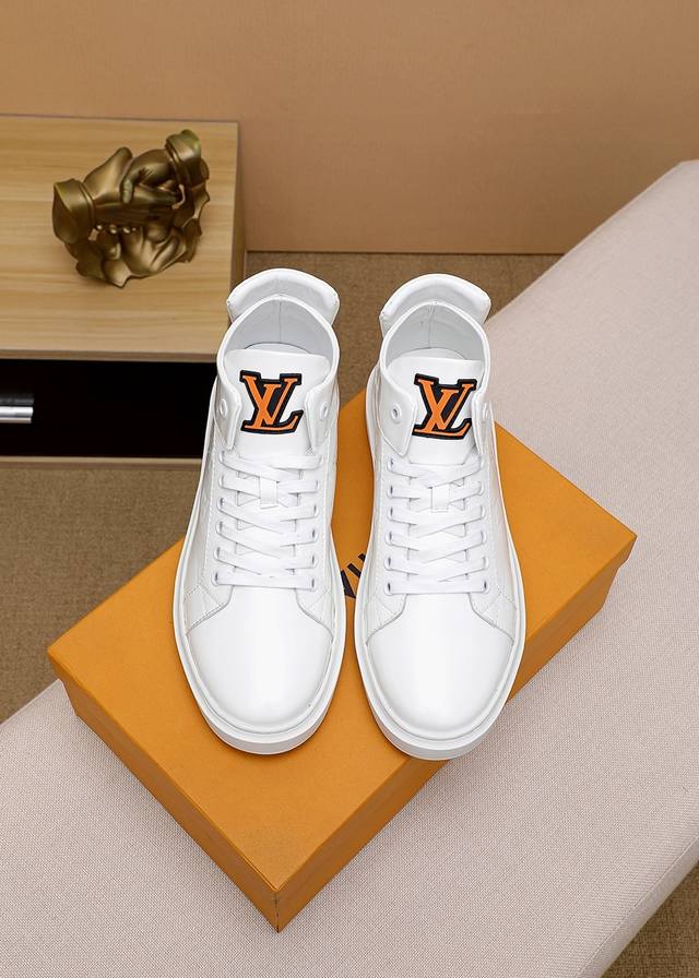 高帮系列louis Vuitton 路易威登 ，新款官网休闲高帮鞋爆款！原版一比一.，大牌的气势不言而明！上脚舒适大气！鞋面采用意大利进口头层牛皮搭配原版花纹+