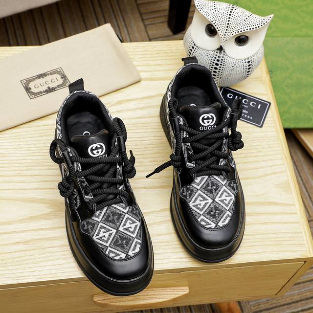 工厂价 Gucci 古奇官网男士休闲鞋同步款，鞋面选用牛皮配进口新品牌元素 古奇，彰显不俗的气息，设计简约套脚款型 超级百搭 内里皮，橡胶大底 ，2个颜色可选！